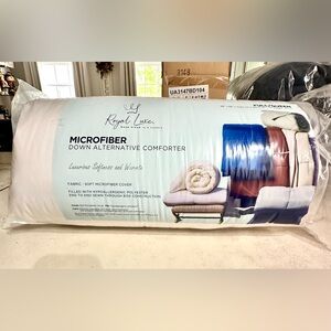 Royal Luxe White Microfiber Down Alternative Comforter